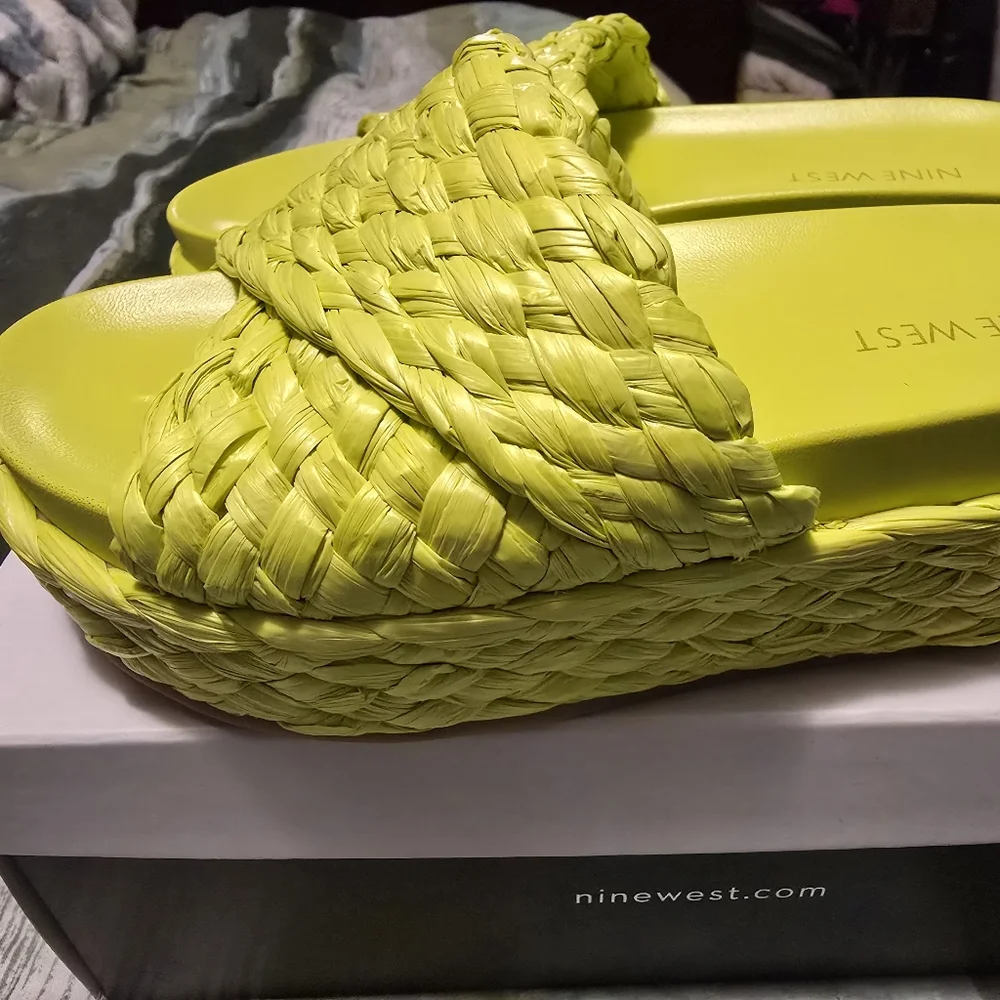 Nine West Medium Green Shoes - Picture 3 of 6